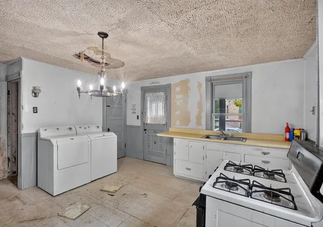 Photo 4 of Single family home for sale at 423 N Ash St, Chaska, MN 55318 | MLS# 7149885 | Listing updated on 2026-10-08