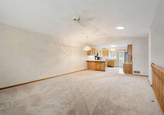 Photo 4 of Single family home for sale at 34 Carriage Ln, Owatonna, MN 55060 | MLS# 7149908 | Listing updated on 2026-10-06