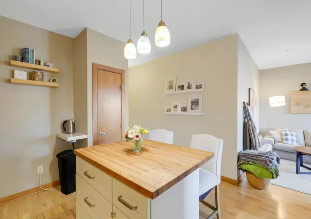 Photo 3 of Condo for sale at 15 E Franklin Ave #208, Minneapolis, MN 55404 | MLS# 7149916 | Listing updated on 2026-10-03