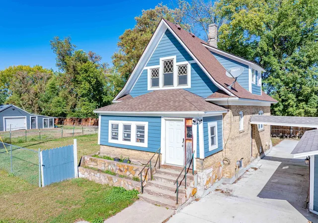 Photo 3 of Single family home for sale at 6630 Augusta Rd, Chaska, MN 55318 | MLS# 7149917 | Listing updated on 2026-10-02
