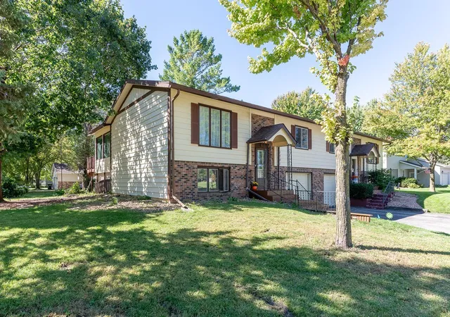 Photo 1 of Single family home for sale at 1701 Quail Roost Dr, North Mankato, MN 56003 | MLS# 7149923 | Listing updated on 2026-09-25