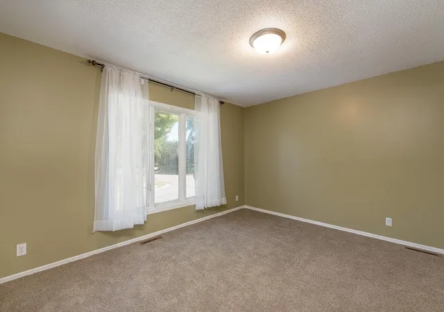 Photo 3 of Single family home for sale at 1701 Quail Roost Dr, North Mankato, MN 56003 | MLS# 7149923 | Listing updated on 2026-09-25