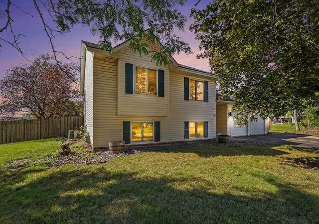 Photo 1 of Single family home for sale at 7850 Grinnell Ct E, Lakeville, MN 55044 | MLS# 7149935 | Listing updated on 2026-10-13