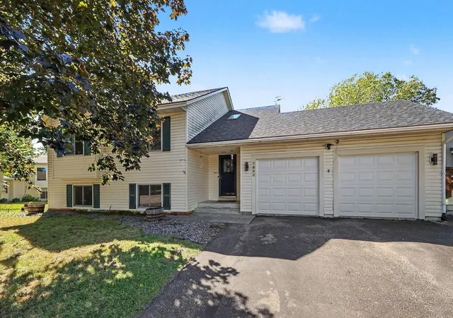 Photo 2 of Single family home for sale at 7850 Grinnell Ct E, Lakeville, MN 55044 | MLS# 7149935 | Listing updated on 2026-10-01