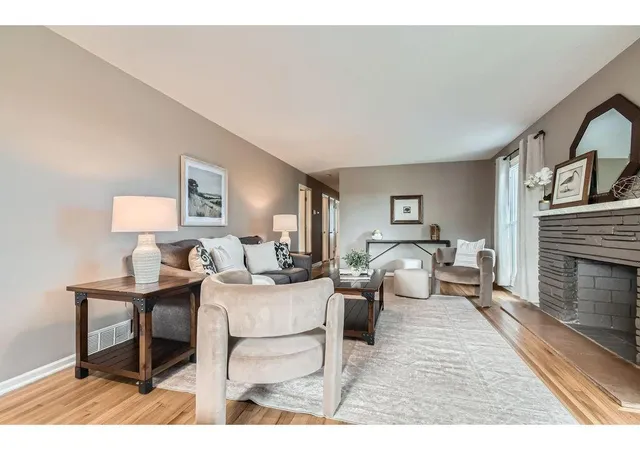 Photo 3 of Single family home for sale at 1316 Holdridge Ter, Wayzata, MN 55391 | MLS# 7149941 | Listing updated on 2026-09-30