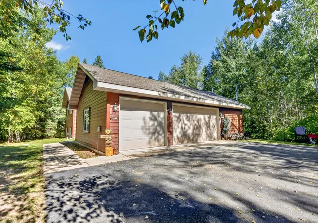Photo 3 of Single family home for sale at 112 Bay Rd, Coleraine, MN 55722 | MLS# 7149993 | Listing updated on 2026-09-29
