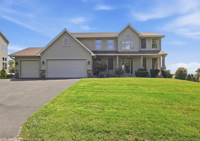 Photo 1 of Single family home for sale at 18344 Lake Forest Dr, Lakeville, MN 55044 | MLS# 7149994 | Listing updated on 2026-10-05
