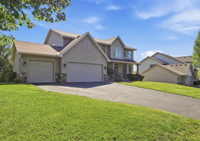 Photo 2 of Single family home for sale at 18344 Lake Forest Dr, Lakeville, MN 55044 | MLS# 7149994 | Listing updated on 2026-10-05
