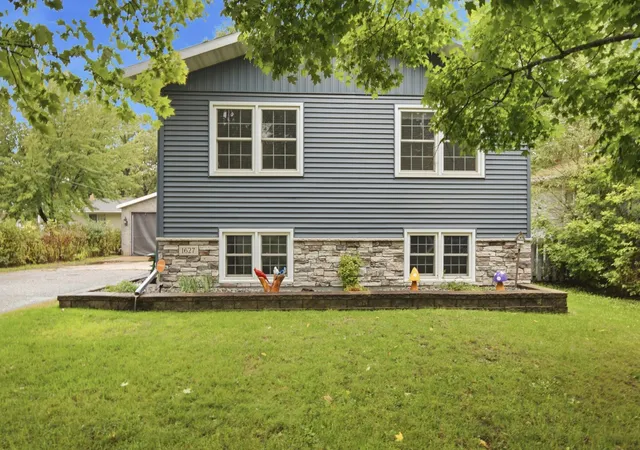 Photo 1 of Sale Pending at 1627 33rd Avenue N, Saint Cloud, MN 56303 | MLS# 7150001 | Listing updated on 2026-10-17