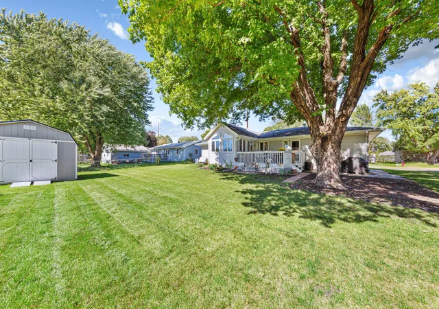 Photo 3 of Sale Pending at 620 11th Avenue Se, Waseca, MN 56093 | MLS# 7150024 | Listing updated on 2026-09-30
