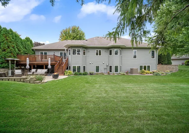 Photo 1 of Single family home for sale at 1565 Dell Pl, Owatonna, MN 55060 | MLS# 7150035 | Listing updated on 2026-10-01