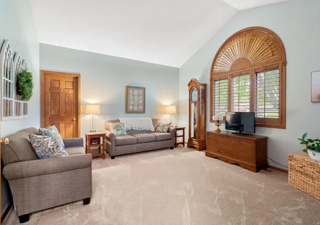 Photo 4 of Single family home for sale at 1565 Dell Pl, Owatonna, MN 55060 | MLS# 7150035 | Listing updated on 2026-10-01