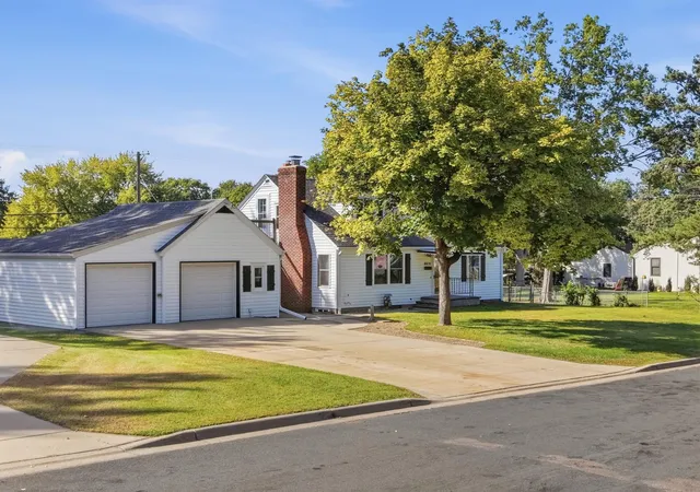 Photo 3 of Single family home for sale at 8616 1st Avenue S, Minneapolis, MN 55420 | MLS# 7150043 | Listing updated on 2026-10-01