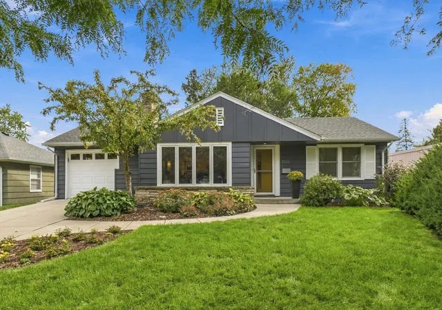 Photo 1 of Sale Pending at 1786 Saunders Ave, Saint Paul, MN 55116 | MLS# 7150054 | Listing updated on 2026-09-29