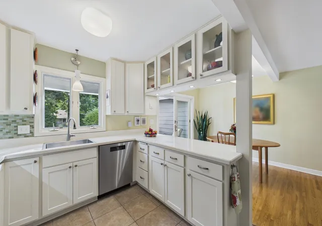Photo 4 of Sale Pending at 1786 Saunders Ave, Saint Paul, MN 55116 | MLS# 7150054 | Listing updated on 2026-09-29