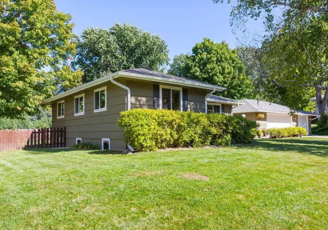 Photo 4 of Single family home for sale at 2508 W 140th Street, Burnsville, MN 55337 | MLS# 7150060 | Listing updated on 2026-10-01