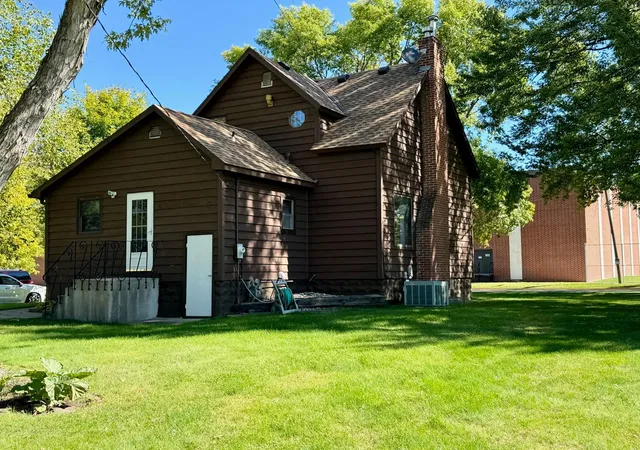 Photo 3 of Single family home for sale at 402 3rd Street S, Atwater, MN 56209 | MLS# 7150089 | Listing updated on 2026-09-30