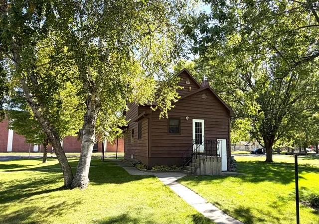 Photo 4 of Single family home for sale at 402 3rd Street S, Atwater, MN 56209 | MLS# 7150089 | Listing updated on 2026-09-30