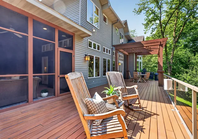 Photo 3 of Mansion for sale at 4400 Ettenmoor Ln Sw, Rochester, MN 55902 | MLS# 7150090 | Listing updated on 2026-09-24