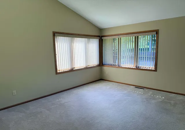 Photo 3 of Single family home for sale at 1512 S Franklin St, New Ulm, MN 56073 | MLS# 7150099 | Listing updated on 2026-09-26