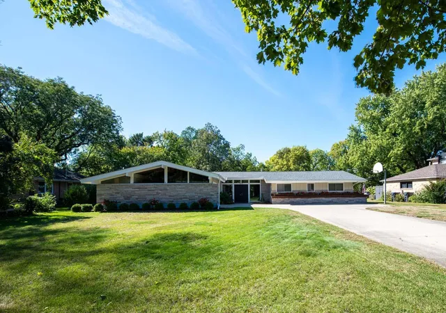 Photo 1 of Sale Pending at 1214 W River Dr, Mankato, MN 56001 | MLS# 7150113 | Listing updated on 2026-09-30