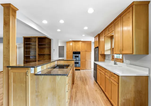 Photo 1 of Single family home for sale at 1866 Shryer Ave W, Saint Paul, MN 55113 | MLS# 7150124 | Listing updated on 2026-10-09