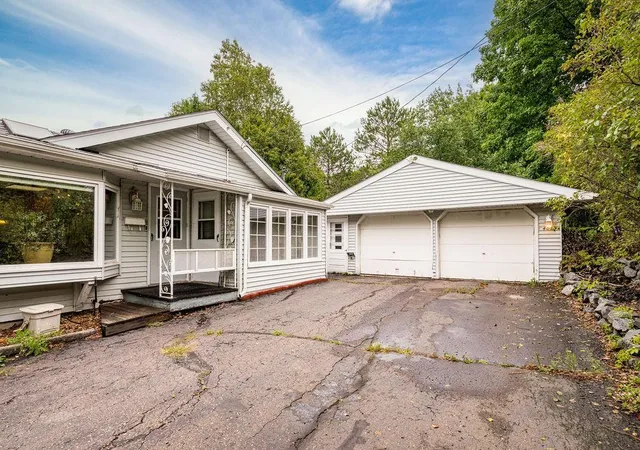 Photo 3 of Single family home for sale at 4016 Allendale Ave, Duluth, MN 55803 | MLS# 7150129 | Listing updated on 2026-09-25