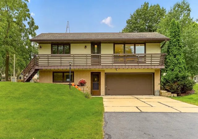 Photo 2 of Single family home for sale at 2126 10th Avenue Ne, Rochester, MN 55906 | MLS# 7150135 | Listing updated on 2026-10-01