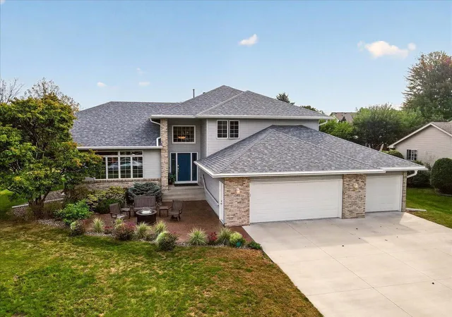 Photo 1 of Single family home for sale at 1585 Monarch St, Shakopee, MN 55379 | MLS# 7150151 | Listing updated on 2026-10-09