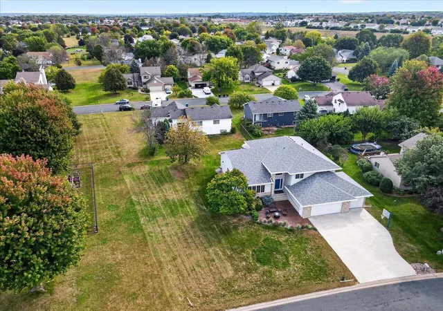 Photo 3 of Single family home for sale at 1585 Monarch St, Shakopee, MN 55379 | MLS# 7150151 | Listing updated on 2026-10-09