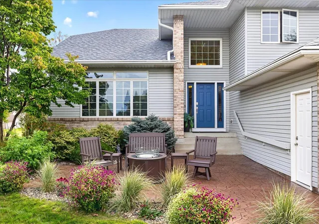 Photo 4 of Single family home for sale at 1585 Monarch St, Shakopee, MN 55379 | MLS# 7150151 | Listing updated on 2026-10-09
