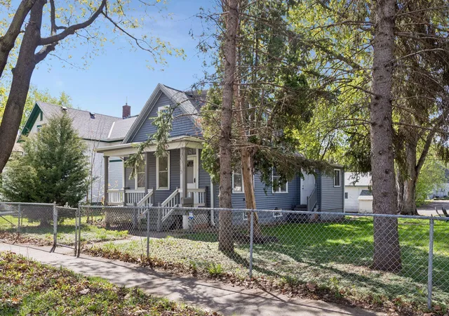 Photo 2 of Single family home for sale at 894 Euclid St, Saint Paul, MN 55106 | MLS# 7150162 | Listing updated on 2026-10-22