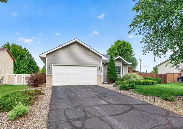 Photo 3 of Single family home for sale at 9442 Hale Ave S, Cottage Grove, MN 55016 | MLS# 7150168 | Listing updated on 2026-10-09