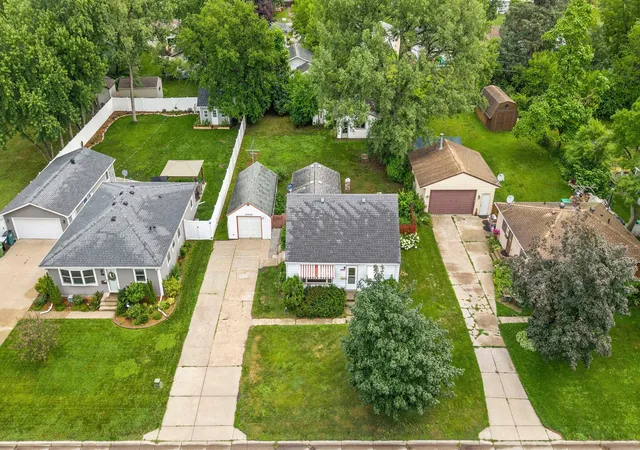 Photo 3 of Single family home for sale at 823 Oakwood Dr, Anoka, MN 55303 | MLS# 7150191 | Listing updated on 2026-10-06