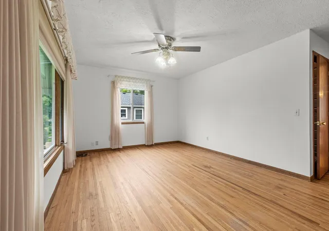 Photo 3 of Single family home for sale at 823 Oakwood Dr, Anoka, MN 55303 | MLS# 7150191 | Listing updated on 2026-10-06