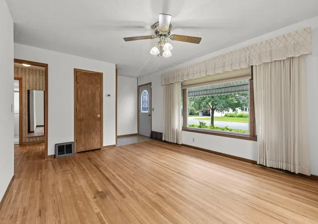 Photo 4 of Single family home for sale at 823 Oakwood Dr, Anoka, MN 55303 | MLS# 7150191 | Listing updated on 2026-10-06