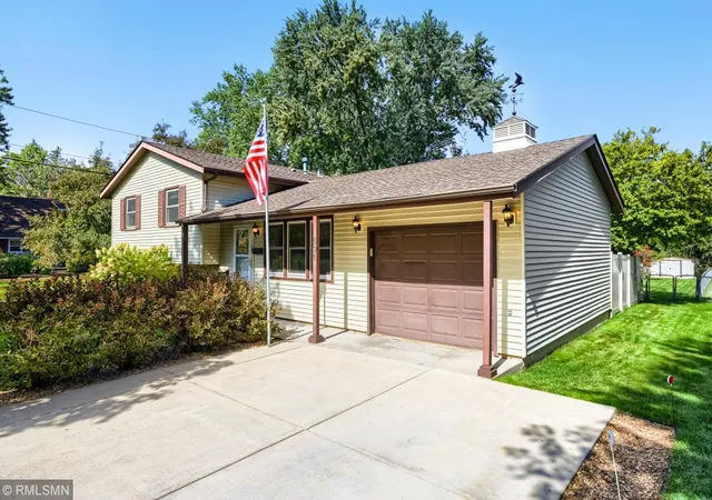 Photo 2 of Single family home for sale at 501 17th Street E, Hastings, MN 55033 | MLS# 7150226 | Listing updated on 2026-10-02