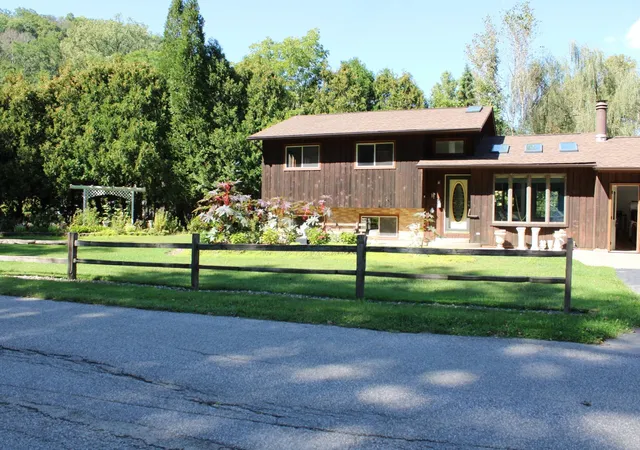 Photo 1 of Single family home for sale at S3561 Chicken Valley Rd, Fountain City, WI 54629 | MLS# 7150230 | Listing updated on 2026-10-02