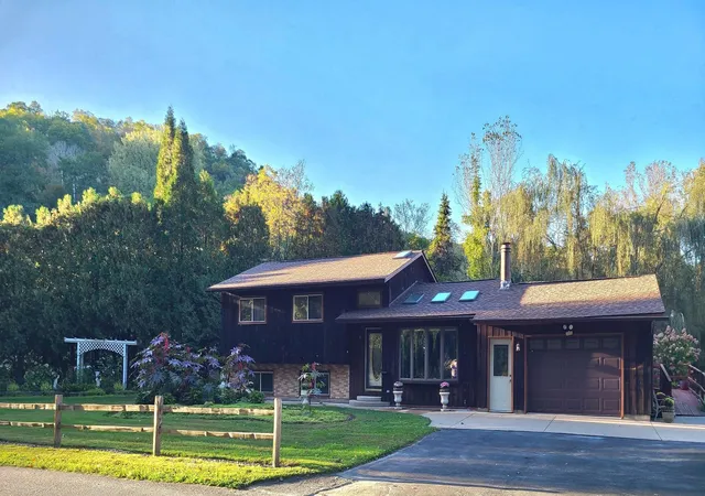 Photo 1 of Single family home for sale at S3561 Chicken Valley Rd, Fountain City, WI 54629 | MLS# 7150230 | Listing updated on 2026-10-09