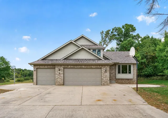 Photo 3 of Sale Pending at 20964 Beaver Dam Ct Ne, Cedar, MN 55011 | MLS# 7150231 | Listing updated on 2026-10-05