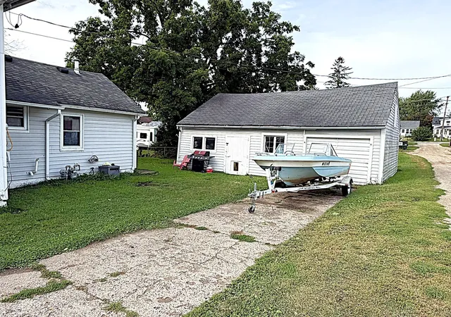 Photo 2 of Single family home for sale at 130 6th Street SW, Plainview, MN 55964 | MLS# 7150241 | Listing updated on 2026-10-06