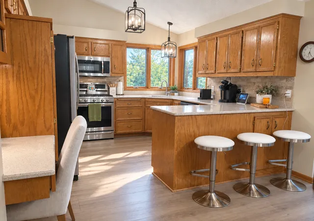 Photo 3 of Single family home for sale at 1405 Horseshoe Cir, Saint Paul, MN 55122 | MLS# 7150251 | Listing updated on 2026-10-07