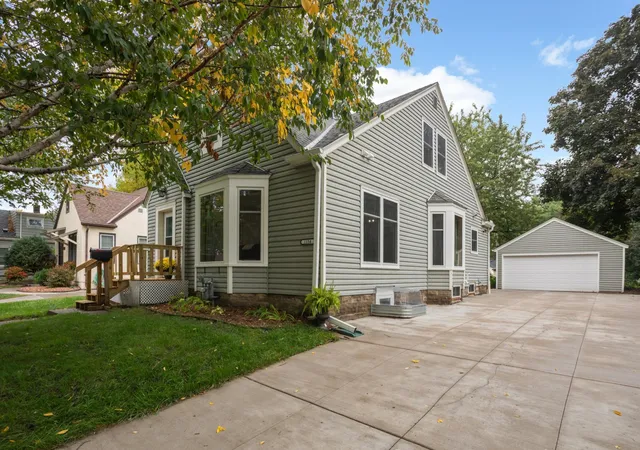 Photo 2 of Single family home for sale at 1154 Cherokee Ave, Saint Paul, MN 55118 | MLS# 7150258 | Listing updated on 2026-10-07