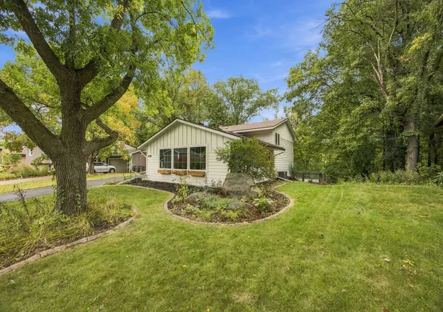 Photo 3 of Single family home for sale at 10280 Amsden Way, Eden Prairie, MN 55347 | MLS# 7150273 | Listing updated on 2026-10-03