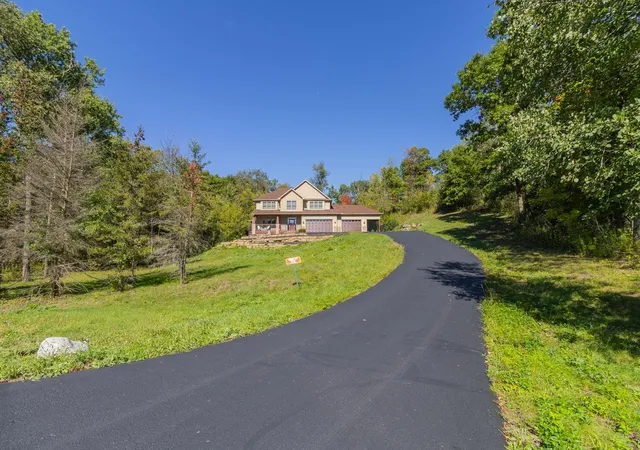 Photo 4 of Single family home for sale at 908 87th Avenue, Hudson, WI 54016 | MLS# 7150282 | Listing updated on 2026-09-25