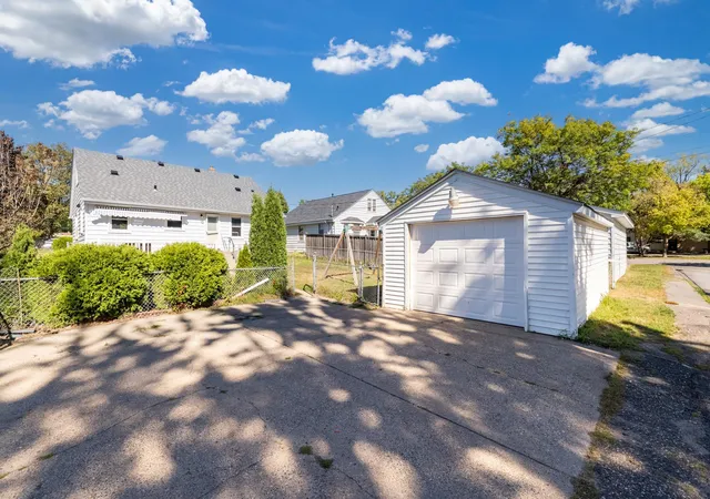 Photo 3 of Single family home for sale at 986 Blair Ave, Saint Paul, MN 55104 | MLS# 7150296 | Listing updated on 2026-10-07