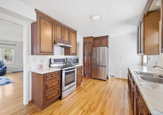 Photo 4 of Single family home for sale at 986 Blair Ave, Saint Paul, MN 55104 | MLS# 7150296 | Listing updated on 2026-10-07