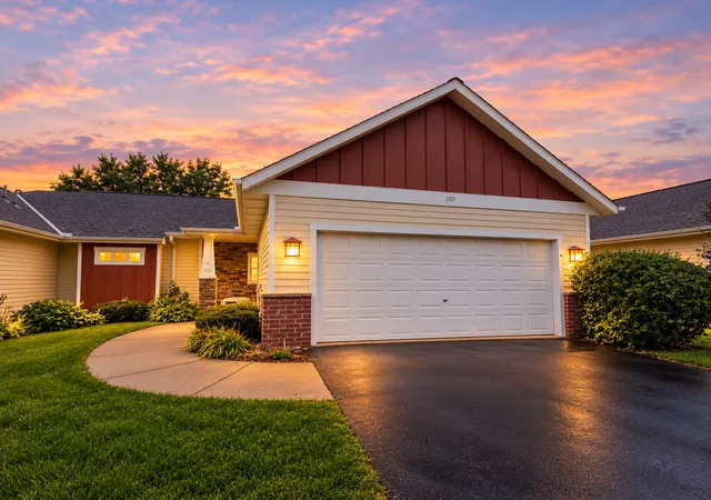 Photo 1 of Single family home for sale at 1101 Barclay St #1101, Saint Paul, MN 55106 | MLS# 7150307 | Listing updated on 2026-10-16