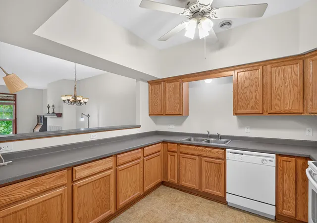 Photo 3 of Single family home for sale at 1101 Barclay St #1101, Saint Paul, MN 55106 | MLS# 7150307 | Listing updated on 2026-10-16