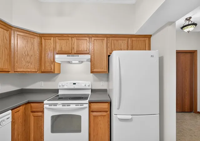 Photo 3 of Single family home for sale at 1101 Barclay St #1101, Saint Paul, MN 55106 | MLS# 7150307 | Listing updated on 2026-10-16